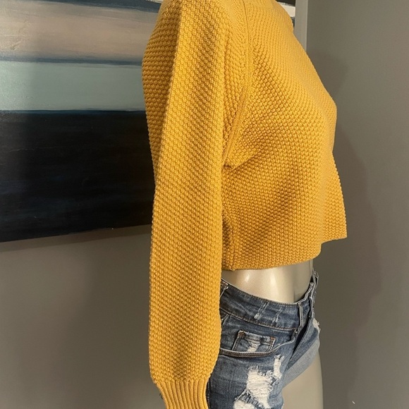 Hollister Yellow Sweater Sz. XS - Picture 7 of 7
